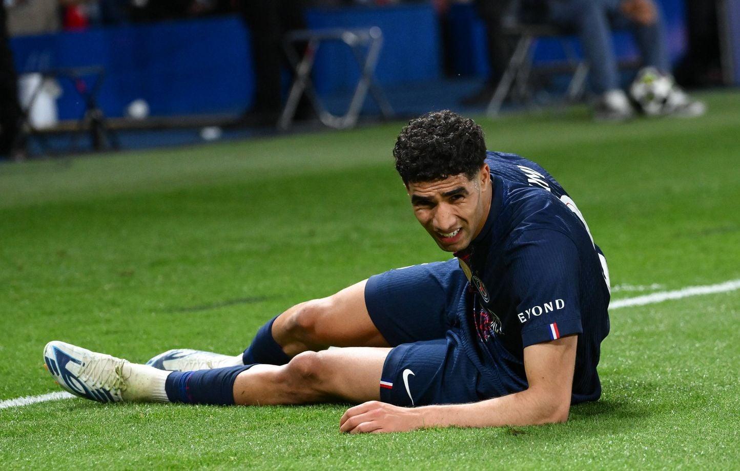 Duro golpe para Hakimi, víctima de una lesión en el cuádriceps y retirada del partido de vuelta de semifinales ante el Bayern Duro golpe para Hakimi, víctima de una lesión en el cuádriceps y retirada del partido de vuelta de semifinales ante el Bayern